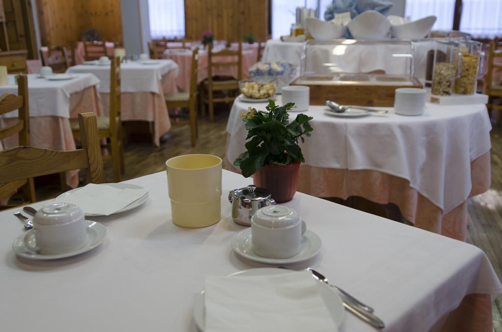 Hotel Valdotain Villeneuve Buitenkant foto