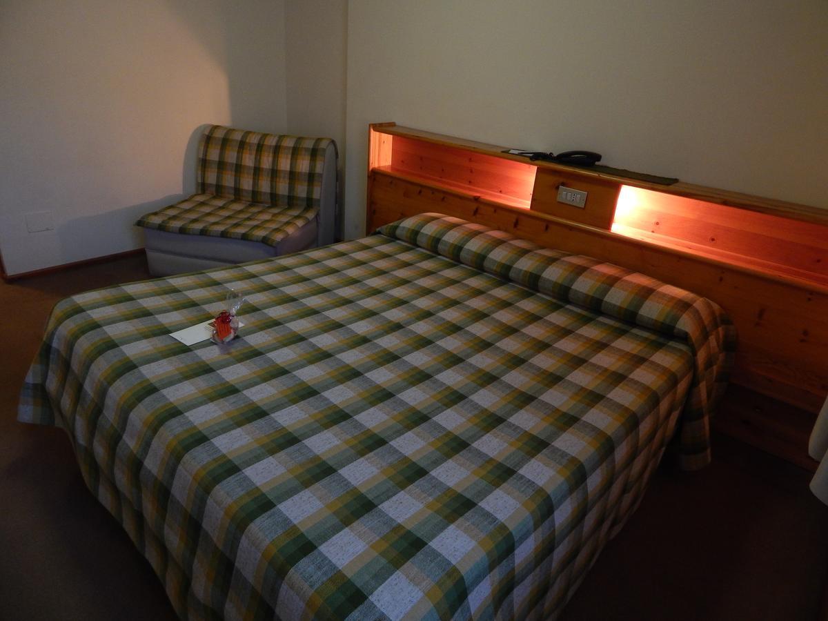 Hotel Valdotain Villeneuve Buitenkant foto