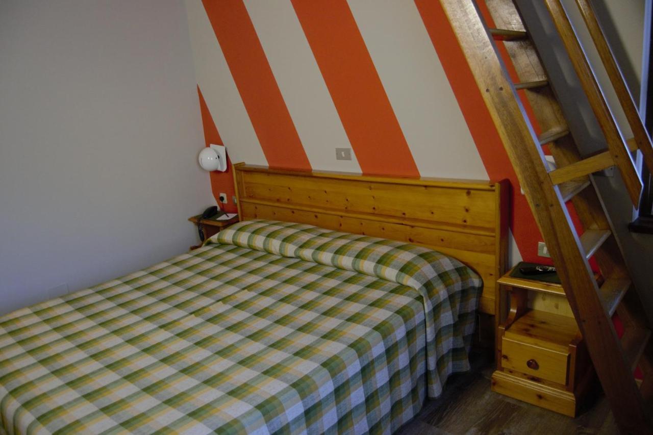 Hotel Valdotain Villeneuve Buitenkant foto